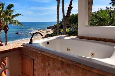 Deluxe Ocean 2 Queen Beds