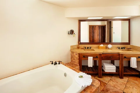 Deluxe Ocean 2 Queen Beds